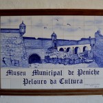 Azulejo à entrada do Museu Municipal de Peniche
